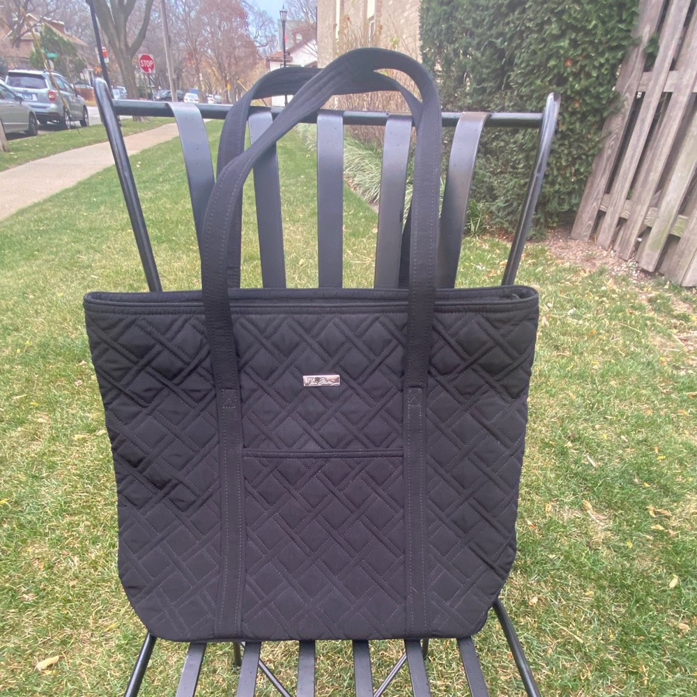 Vera Bradley Large Black Vera Tote w/Pockets